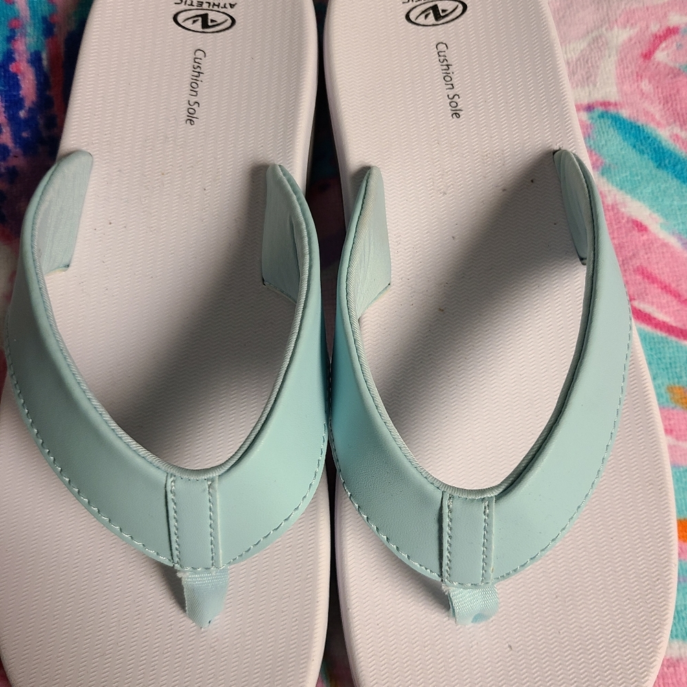 Athletic works size 9-10W sandles